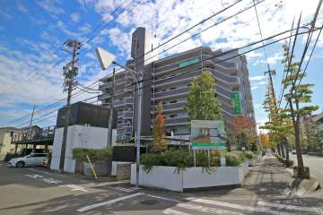 フォレスティア藤が丘の外観（北西側から）