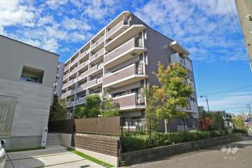 フォレスティア藤が丘の外観（南東側から）