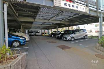 駐車場出入り口（1階部分）