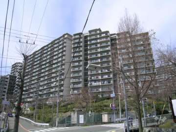 ラヴェニール宝塚中山台プルミエの外観（南東側から）