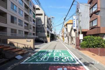 敷地南側の前面道路
