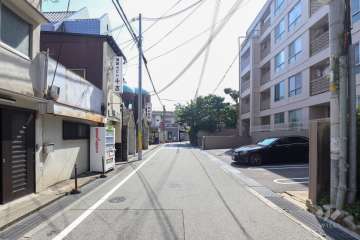 敷地南側の前面道路