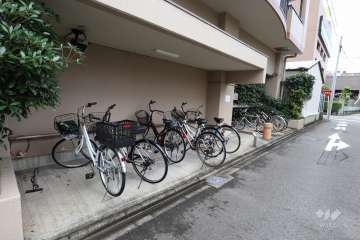 西側にある駐輪場