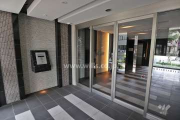 エントランスはオートロック付きです。