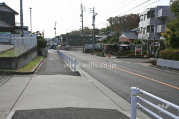 敷地東側の前面道路