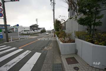 敷地東側の前面道路