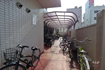 バイク置場と駐輪場