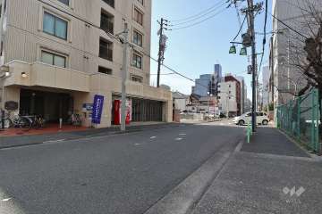 敷地北側の前面道路（東側から）