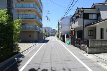 敷地北側の前面道路（西方向）