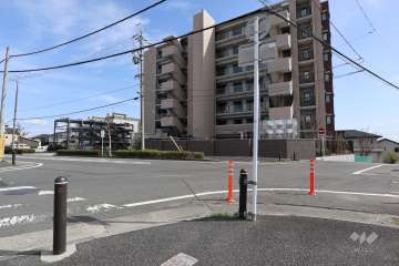 敷地北側の前面道路