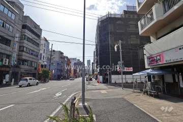 敷地南側の前面道路（東側から）