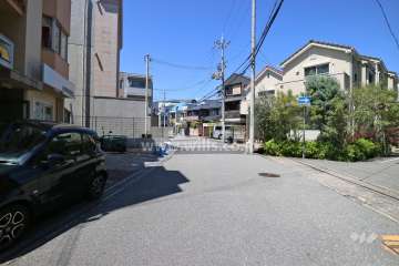 敷地北側の前面道路