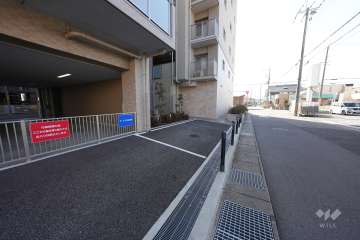 サービス用駐車場