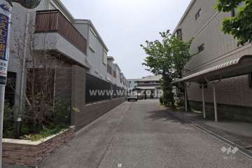 敷地南西側の前面道路