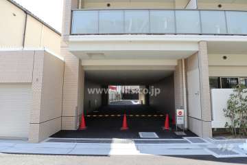駐車場の出入り口