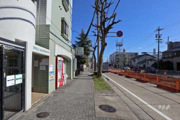敷地南側の前面道路