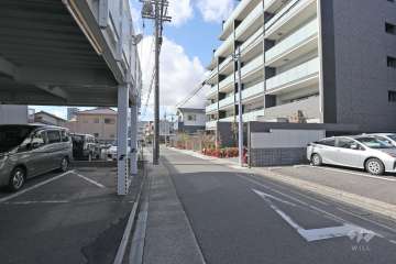 敷地南側の前面道路