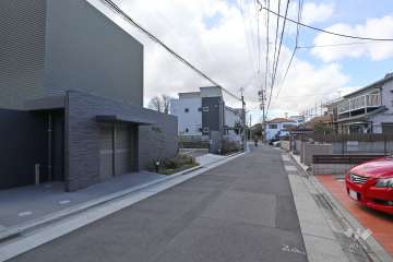 敷地北側の前面道路