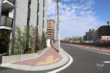 敷地東側の前面道路