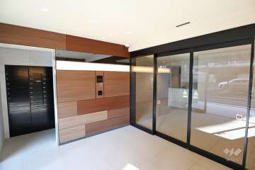 エントランスはオートロック付きです。