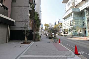 敷地北側の前面道路（東側から）