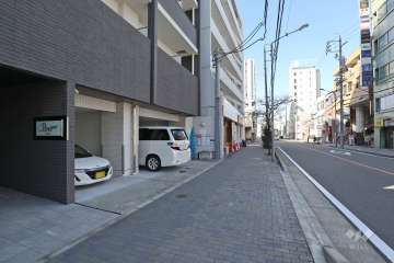 敷地東側の前面道路