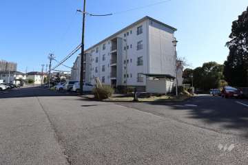 敷地北側の前面道路（西側から）