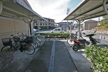 駐輪場とバイク置場