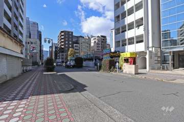 敷地南側前面道路は杉の町通です。