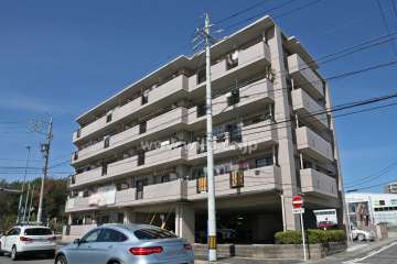 宝マンション滝ノ水南の外観(南側から)