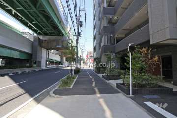 敷地北側の前面道路