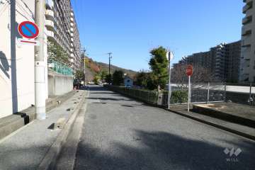 敷地北側の前面道路