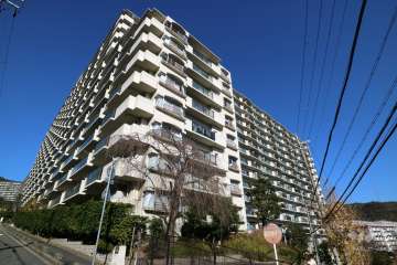 ラヴェニール宝塚中山台ドゥジェームの外観（南側から）