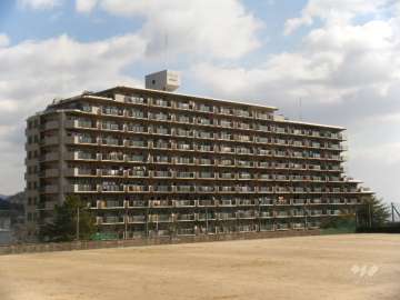 ラヴェニール宝塚中山台ドゥジェームの外観（西側から）