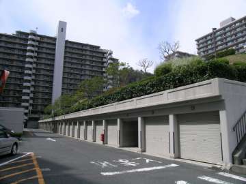 ラヴェニール宝塚中山台ドゥジェームの外観（東側から）