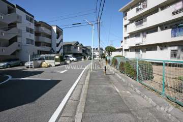 敷地南西側の前面道路
