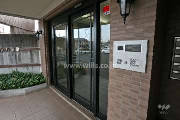 エントランスはオートロック付きです。