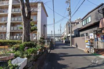 敷地北側の前面道路