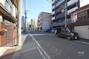 敷地北側の前面道路（北西側から）