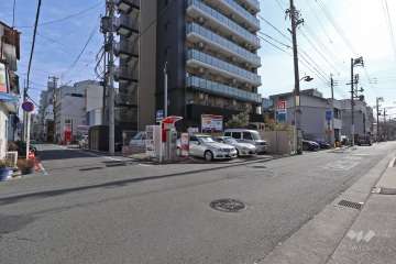 敷地北側前面道路と西側道路