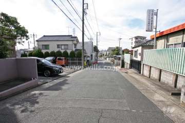敷地北側の前面道路