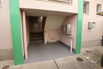 住戸入り口（共用ポスト）