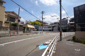 敷地北側の前面道路（北西側から）