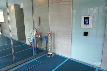 エントランスはオートロック付きです。