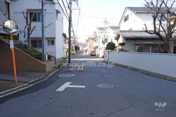敷地北側の前面道路