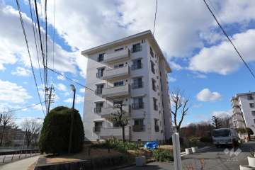 相生山団地41棟の外観（北東側から）