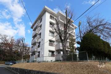 相生山団地45棟の外観（南西側から）