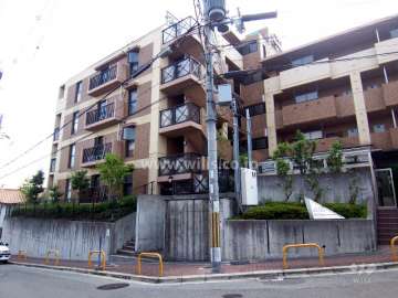 ベルク吹田千里丘の外観（東側から）