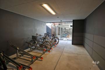 屋内に設けられた駐輪場