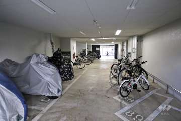 バイク置場と駐輪場